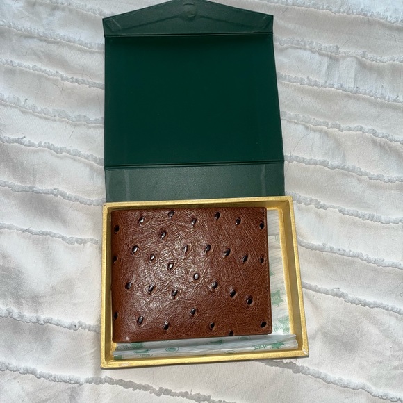 100% Leather- Men’s Wallet And Women’s Satchels And Carry-on Purses - Picture 3 of 16